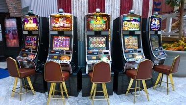 Multiplier increases with each cascade Multiplier display during cascading wins on naga won